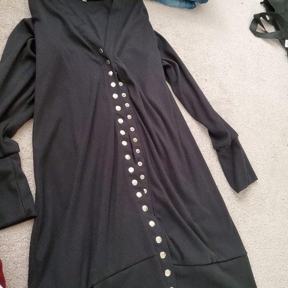 Clothes - Picture 6 of 16